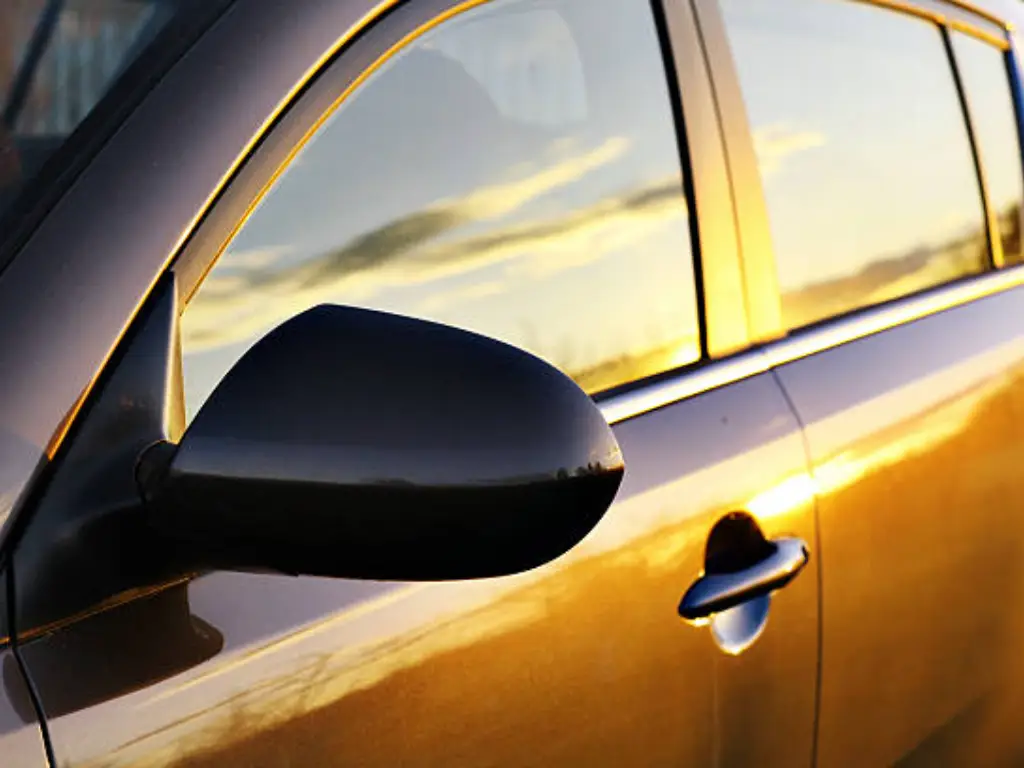 cómo proteger la pintura del coche del sol