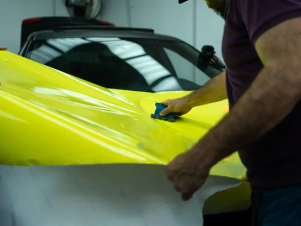 Combien de vinyle pour envelopper une voiture5